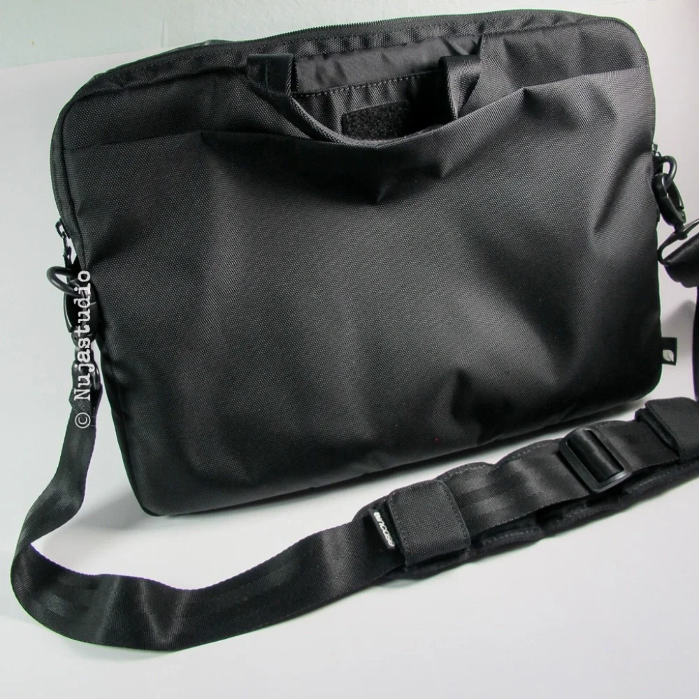 Incase Shoulder Computer Bag W/Strap and H…